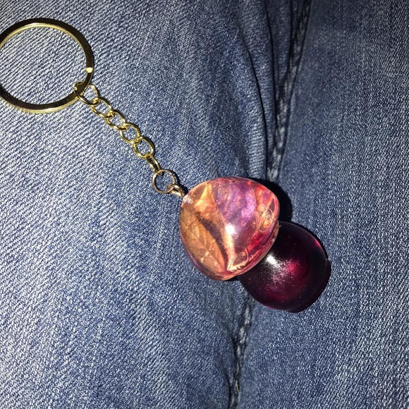 Custom epoxy mushroom 🍄 keychain with my favorite leaf New - Picture 2 of 6
